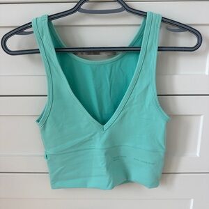 Lululemon power pivot tank size 2